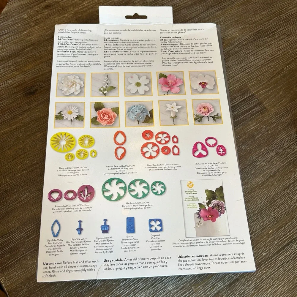 Wilton Gum Paste Flower Cut-Out Set 24 Cutters Cake Decorating Floral Fondant